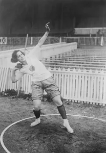 American Girls in Paris for Feminine Olympic Games Miss Maud Rosenbaum, the putting