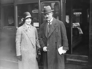 American holiday Mr Ramsay MacDonald and Miss Ishbel MacDonald at Waterloo just