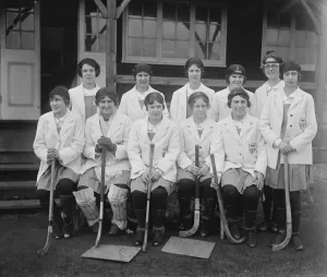 American ladies hockey team open their tour at Merton Abbey. The American ladies team