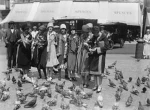 Young Women Prints: American women students visit St Pauls cathedral. 30 June 1926