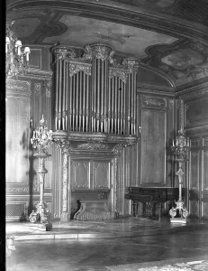 Decoration Prints: The American Womens Club at 46