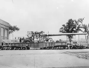 American Prints: Americas Long Tom mammoth army gun with a range of 23 miles. The latest American army gun