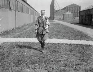 Amundsens airship arrives at Pulham. Col Nobile and his dog Titina. 12 April 1926