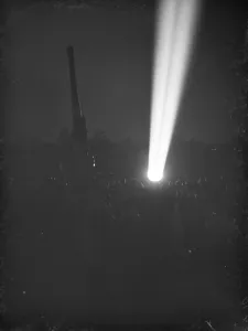 Preparation Prints: An anti aircraft display in Dartford, Kent. A range finder, a bofor 40mm gun crew