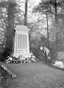 Wreath Prints: Armistice Day in the fog at Sidcup, Kent. Memorial flashed. 11 November 1934