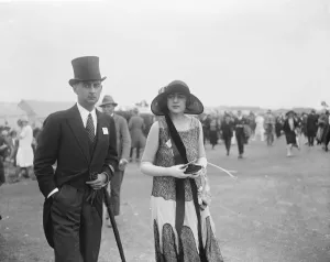 Ascot. Miss Avril Mullens walking to the paddock. Her engagement to Prince Imeretinsky