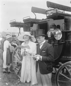 Ascot. Mr Leslie Henson and Miss Heather Thatcher. 17 June 1925