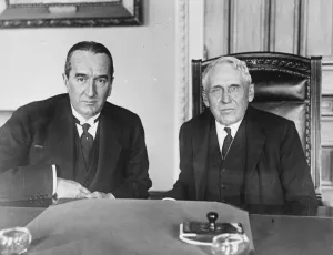 Australian Premier confers with secretary Kellogg. Mrs M Bruce ( left ), Prime