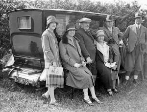 Avon Valley Coursing Club meet at Downton, Hampshire. Mrs Roland Rank, Mrs Barclay Ellis