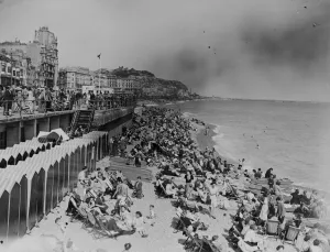 Crowded Prints: Bank holidays at Hastings. Holidaymakers in vast numbers were enjoying the sunshine