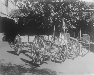Baroda. Famous gold and silver guns. 18 November 1921
