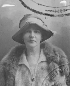 Baronet Priest to Wed The engagement of Miss Julia Digby Pigott to the Rev Sir Grenville