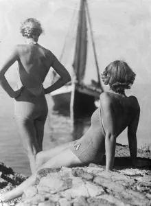 Back Prints: Bathing costumes in brief. Backless bathing costumes will be the fashion for frauleins