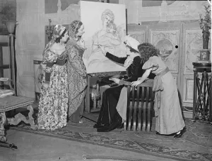 Beauties of the past come to life in London. Well-known women, in costume, are appearing