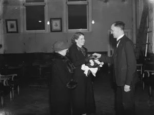 Meeting Prints: Beauty Queen Mrs Barbara Fox shaking hands with the Mayor of Dartford, Kent