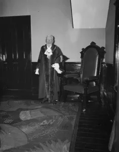 Bexley Charter celebrations ( incorporation as a borough ); The Mayor tries