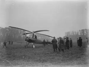 Bird flight copied. The autogiro demonstrated at Farnborough. A view of the machine