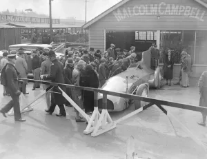 Spectators Prints: Bluebird out at Brooklands March 28th 1932