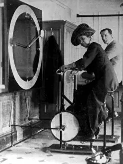Titanic and Ocean Liners Collection: On board the Titanic the exercise room