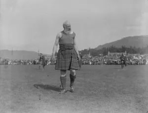 Kilt Prints: Braemar Gatheringo Sandy Macintosh ( 72 ) in Tossing the Caber 8 September 1922