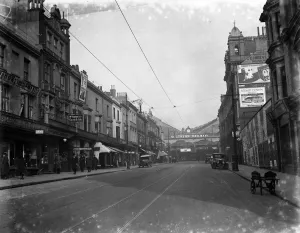 Automobile Prints: Brighton street scene. Queens Road, Station Approach - showing the front of