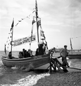 Brighton Tourists disembark from a pleasure boat at Brighton beach 1950