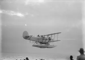 BRITAINs FIRST FLYING TORPEDO BOAT. The first torpedo-carrying seaplane to be built
