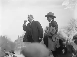 Speaker Prints: British workers off to Russia. Mr Tom Mann addressing the crowd