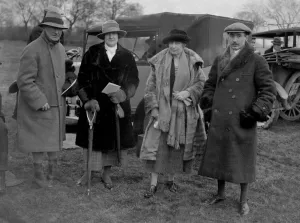 Bullingdon Club Point To Point at Launton. Captain Arkell, Mrs Arkell, Mrs