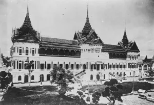Burglars in throne room. Siam Royal Jewels stolen. Bangkok, the Chakri Royal Palace