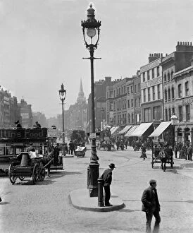 20 Century Collection: A busy London street scene. Early 1900s