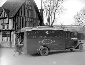 C. W.s Van (Eynesford) [Eynsford] Dartford Industrial Cooperative Society 1934