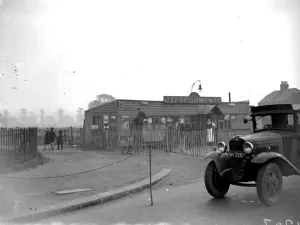 Memory Lane Prints: Cafe being fenced in Eltham, Kent. 30 October 1934