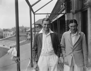 Cambridge University cricketer s. N G Wykes ( left ) and M J Turnball. June 1928