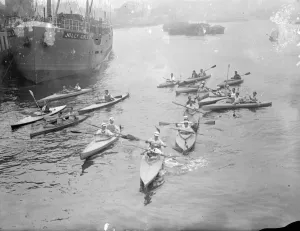 Canoes race for London to Putney. Paddling collapsible canoes, members of the Canoe