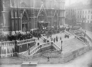 Cardinal Mercier. Impressive funeral ceremony in Brussels. The arrival at Gudule Cathedral