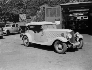 Cars outside the Western Motor Works garage in Chislehurst, Kent. 1939