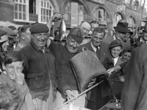 A catch in it !. Will fyffe and Jock MacKay, the Scottish comedians, took part A catch in it !. Will fyffe and Jock MacKay, the Scottish comedians, took part