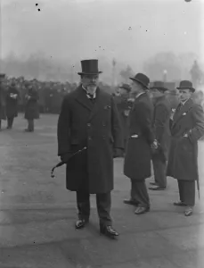Former chief inspector Berrett decorated by the king. Former chief detective inspector