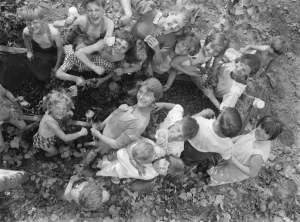 Children help hop picking. 1935