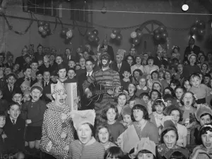 Entertainer Prints: Childrens party in Mottingham. 1938