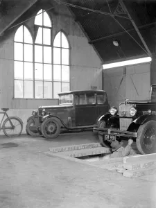 Church Garage (Sidcup) [church turned into a garage, Gothic arches] 1934