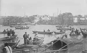 City held to ranso by bandits Sampans on the Yangtse Kiang at Hankow a CHinese city