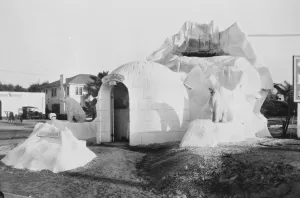 Design Prints: In a city of nightmare houses. From Los Angeles showing a ice cream shop known
