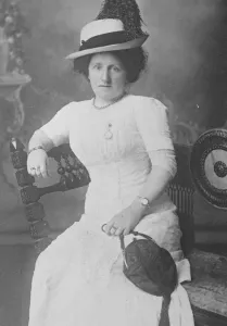 Claiming ? 100, 000, 000 Fortune Mrs Downs and Mrs MacFarlane, of Glasgow, who are sisters