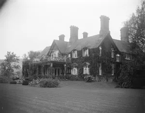 Cleeves Court. Streatley on Thames. Residence of Sir James Craig. 1924