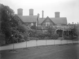 Cleeves Court. Streatley on Thames. Residence of Sir James Craig. 1924