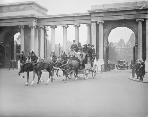 Coaches club meet in Hyde Park Sir Leonard Powell arriving in Hyde Park for meet 9