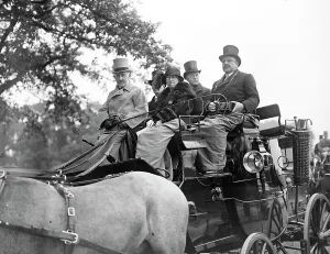 The coaching marathon. Sir Edward Stern ( driving ) with his coach in Hyde Park