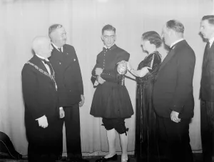 Chain Of Honour Prints: The coat and badge presentation for the Erith Charter to the Mayor and Mayoress